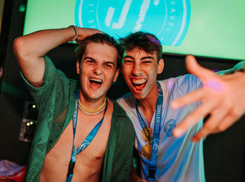 Hanenbos by night cover