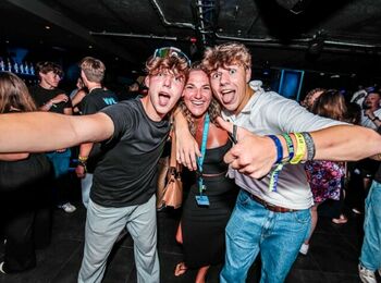 Partyboot en afterparty in Praagcover