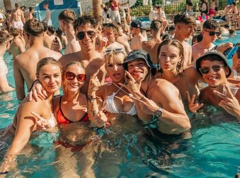 Crystal beach Poolpartycover