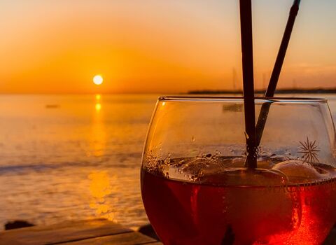 Sunset & cocktailscover