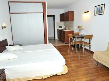 Studio 3 pers. cover