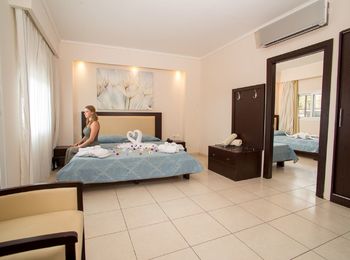 Familiekamer maisonette gedeeld zwembad cover