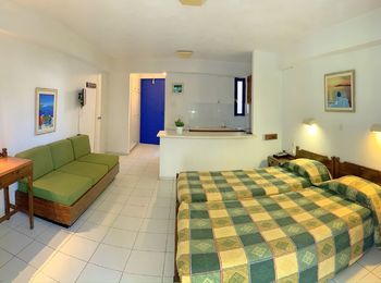 Studio (max 6 pers) cover