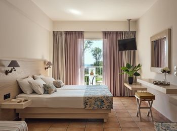 Studio 3 pers. cover