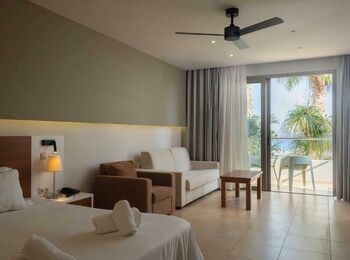 Mini villa met zwembadzicht cover