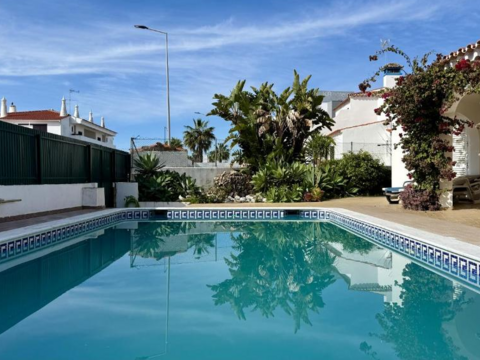 Fonte dos Leõescover