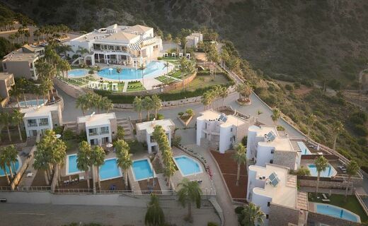 Noverian Villascover