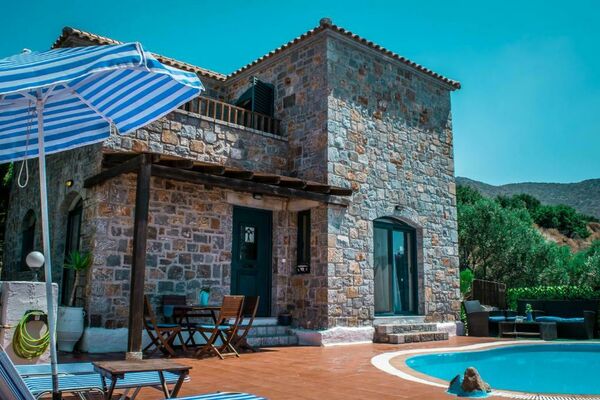 Villa's JT in Chersonissos cover