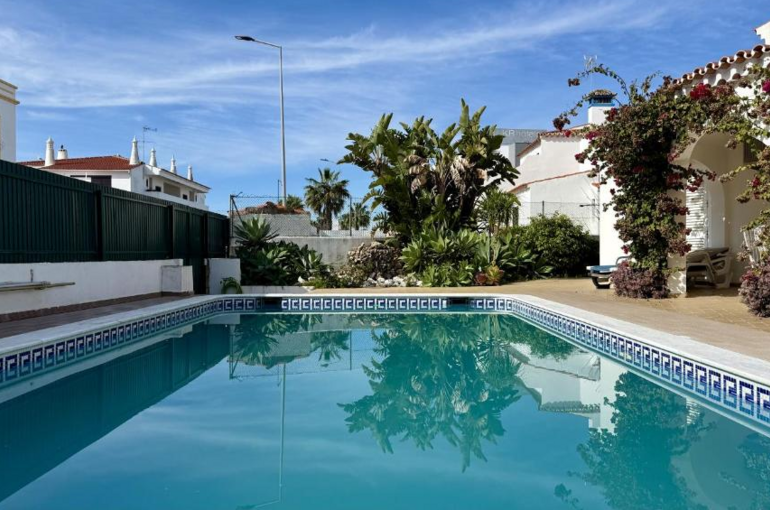 Fonte dos Leõescover