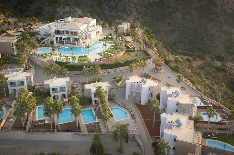 Noverian Villascover