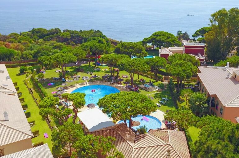 Quinta Pedra Dos Bicoscover