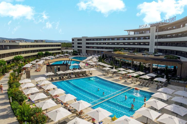 Aqua Paradise Resortcover